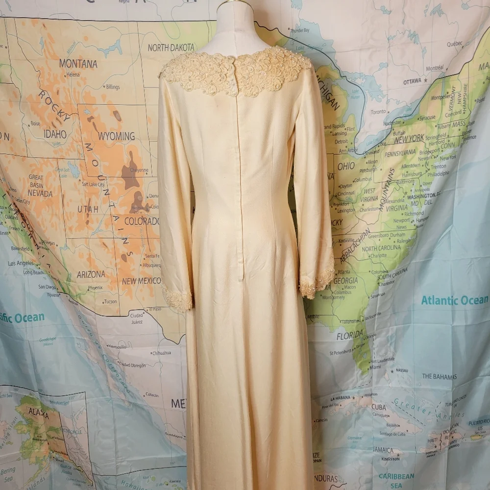 Vintage 1960s Wedding Dress Formal Gown Bride With Pearls & Lace. - Picture 7 of 16